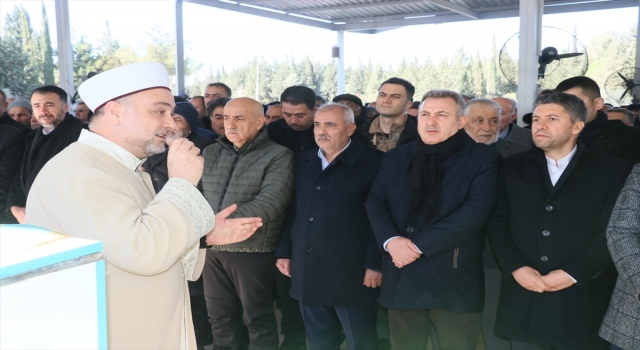 Adana’da depremde ölen çift ile 2 çocuğunun cenazeleri defnedildi