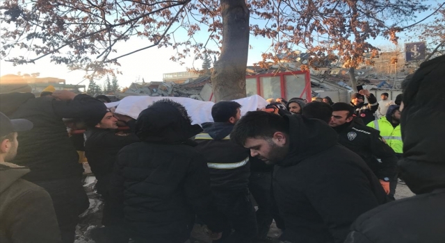 Kahramanmaraş’ta depremden 37 saat sonra enkazdan bir kişi kurtarıldı