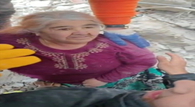 Çorum’dan Kahramanmaraş’a giden ekipler 56 saattir enkaz altında olan kadını kurtardı