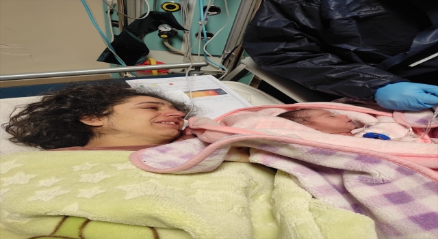 Adıyaman’da enkazdan çıkarılan Erva bebek, annesine hastanede kavuştu