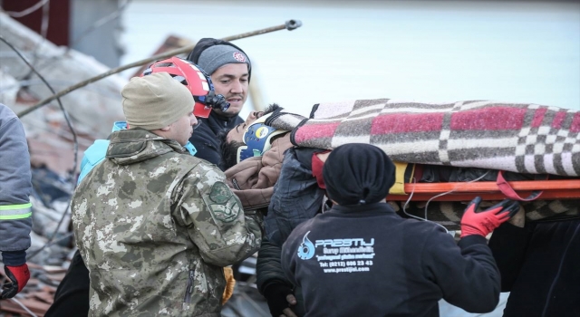 Hatay’da enkaz altında kalan aileden bir kız çocuğu daha kurtarıldı