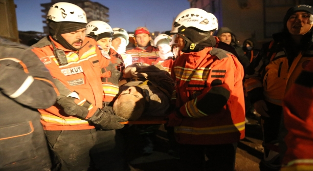 CEKUT ekipleri Kahramanmaraş’ta 63 saat sonra bir kişiyi enkazdan çıkardı