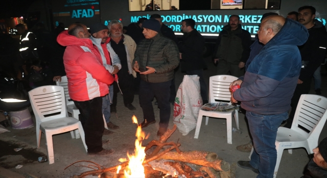 Tarım ve Orman Bakanı Kirişci, Adana’da deprem bölgesinde incelemelerini sürdürdü: