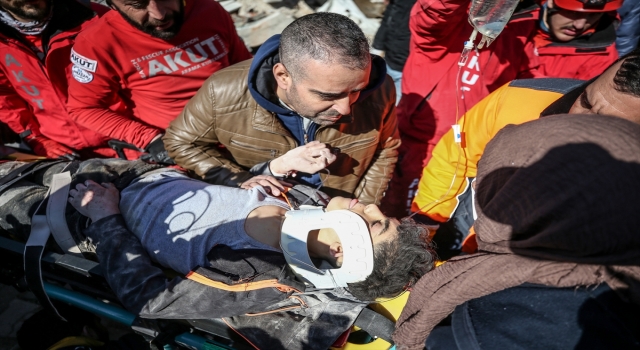 Hatay’da enkaz altındaki 15 yaşındaki çocuk 81 saat sonra kurtarıldı