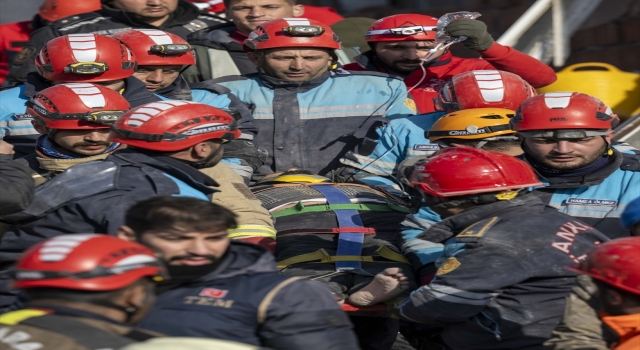 Kahramanmaraş’ta enkaz altında kalan 3 kişi 83 saat sonra kurtarıldı