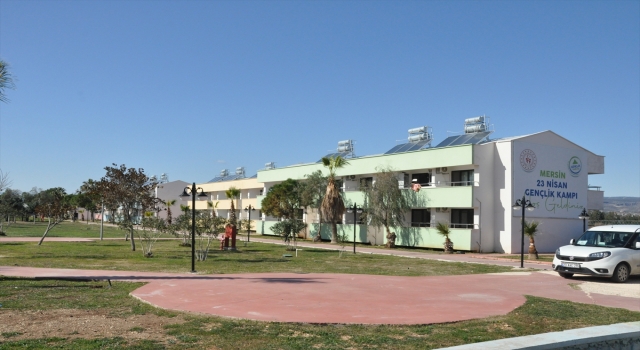 Mersin’e getirilen depremzedeler KYK yurtlarına ve kamplara yerleştiriliyor