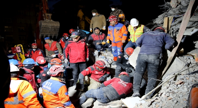 Osmaniye’de 88 saat enkaz altında kalan 36 yaşındaki kişi kurtarıldı
