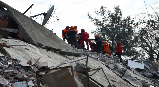 Gaziantep’te bir kişi depremden 103 saat sonra enkazdan kurtarıldı