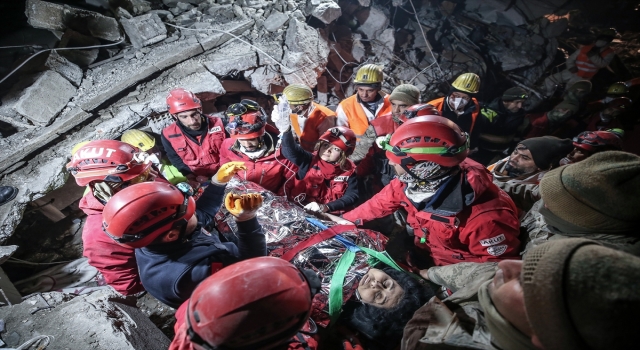 Hatay’da bir kadın enkazdan 116 saat sonra kurtarıldı