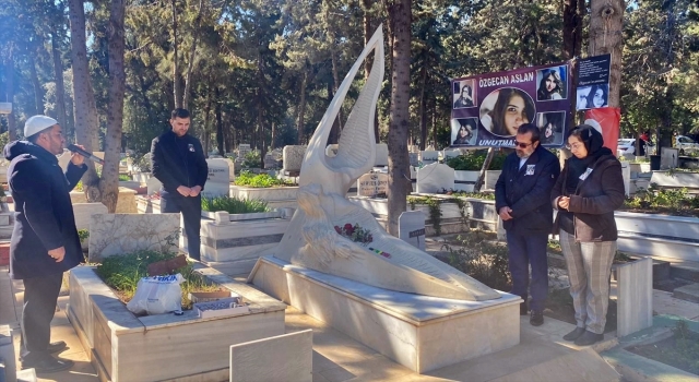 Özgecan Aslan ölümünün 8. yılında mezarı başında anıldı