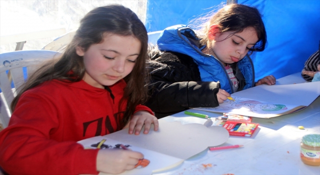 Depremzede aile Boğazkent’teki tatil sitesine yerleştirildi