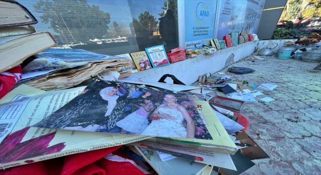 Osmaniye’de enkazdan çıkan notlar, albümler ve günlükler duygulandırıyor