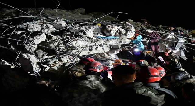 Nurdağı’nda depremin 159. saatinde bir kişi enkazdan sağ çıkarıldı