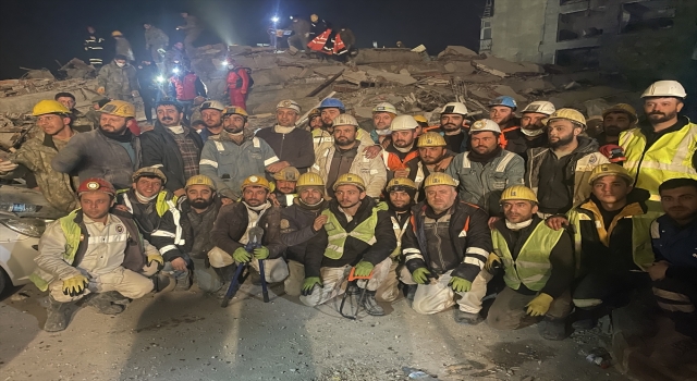 Hatay’da madenciler 160 saat enkaz altında kalan kadın ve çocuğa tahkimat yaparak ulaştı