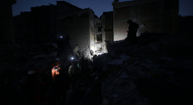 Hatay’da depremden 161 saat sonra 12 yaşındaki çocuk enkazdan sağ çıkarıldı