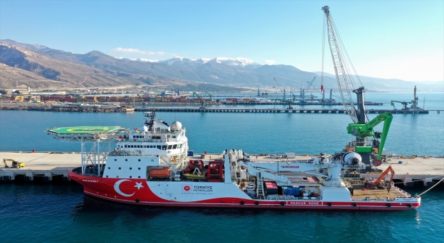Türkiye’nin su altı inşaat gemisi ”Mukavemet” depremzedeler için görevde