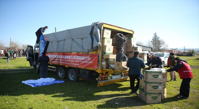 Çin’in afet yardımları Kırıkhan’ın kırsal mahallelerinde depremzedelere ulaştırılıyor