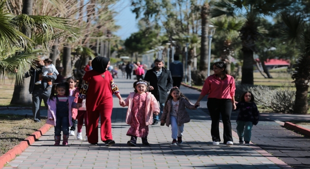 Antalya ve çevre illerde çok sayıda depremzede misafir ediliyor
