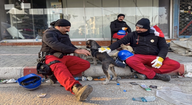 Iraklı afet müdahale ekibi Gaziantep’ten sonra Hatay’da depremzedelerin yardımına koştu