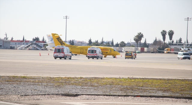 Depremde yaralanan 16 kişi Adana’dan uçakla sevk edildi