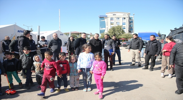 TÜBİTAK Başkanı Prof. Dr. Mandal, Osmaniye’deki çadır kenti ziyaret etti