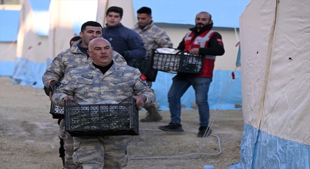 Mehmetçik ve Alperenler gönüllülerin desteğiyle Belen’de çadır kent kurdu