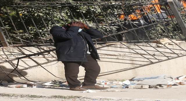 Hataysporlu Atsu’nun yakınları enkazın başında umutla bekliyor