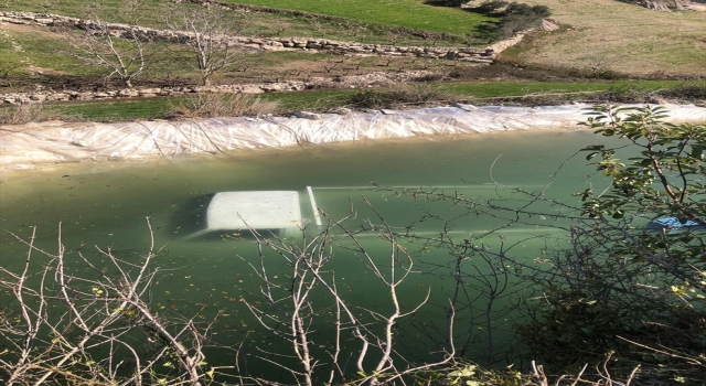 Mersin’de sulama kanalına düşen kamyonetin sürücüsü öldü