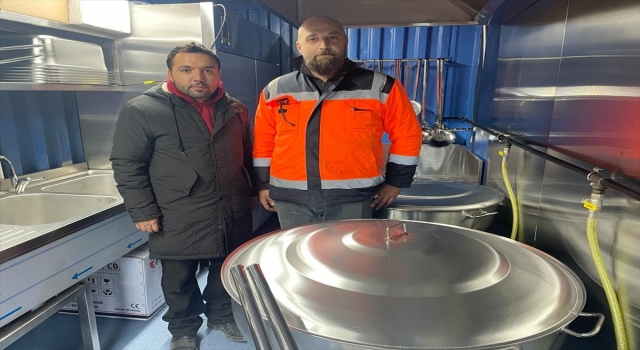 Elbistan’daki 37 aşevi günde 60 bin depremzedeye sıcak yemek çıkarıyor