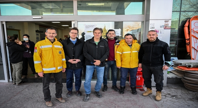 Kalp cerrahı Dr. Mehmet Öz Hatay’da hastanede yatan depremzedeleri ziyaret etti