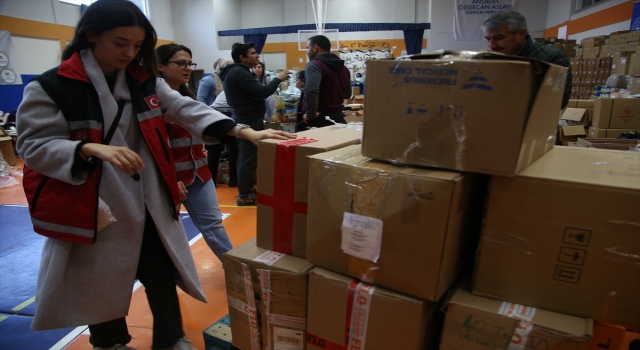 Antalya’da konaklayan depremzedelerin ihtiyaçları titizlikle gideriliyor