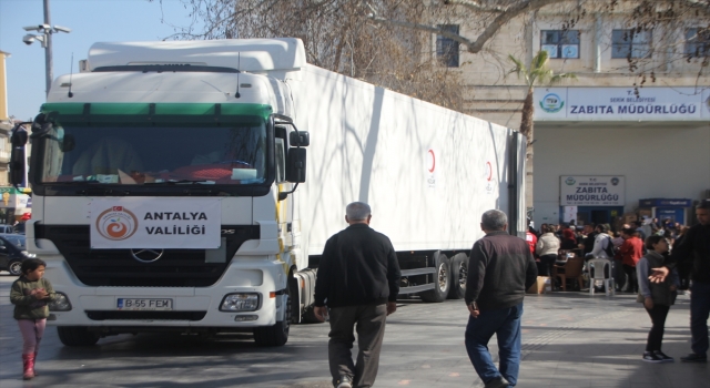 Antalya’da depremzedelere yardımlar sürüyor