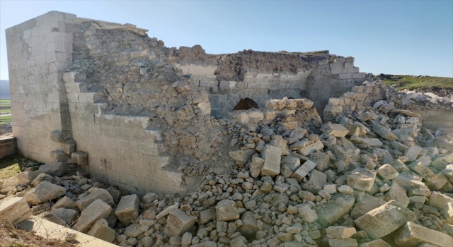Gaziantep’teki tarihi İç Kale Cami, depremden hasar gördü