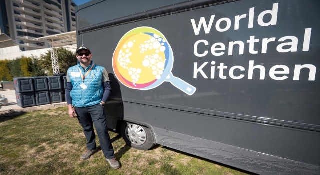 Uluslararası yardım kuruluşu World Central Kitchen, Hatay’da binlerce kişiye yemek dağıtıyor