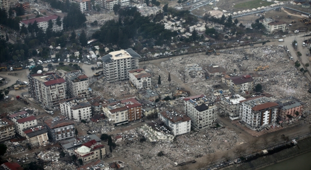 Hatay’da depremin yol açtığı yıkım havadan görüntülendi