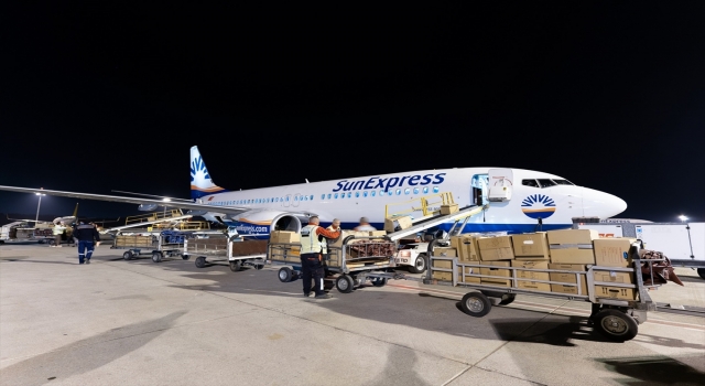 SunExpress’in Almanya’dan gelen yardımları taşıyan ilk kargo uçağı Antalya’ya ulaştı