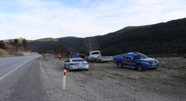 Isparta’da iki otomobilin çarpışması sonucu 2 kişi öldü, 1 kişi yaralandı