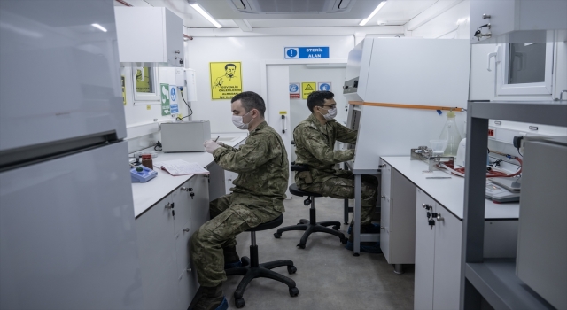 Türk Silahlı Kuvvetlerinin mobil laboratuvarları halk sağlığı için deprem bölgesinde