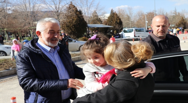 Hatay’da 131 saat sonra enkazdan kurtarılan İrem, Isparta’da annesine kavuştu