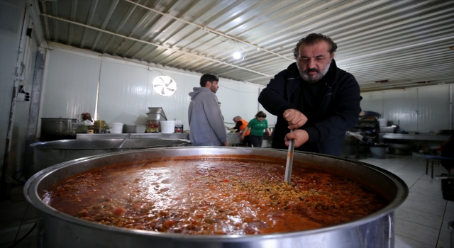 Ünlü şefler, depremzedeler için ocak başında