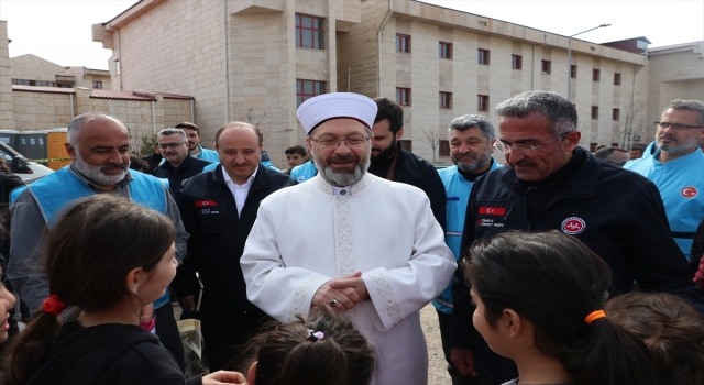 Diyanet İşleri Başkanı Erbaş, Kahramanmaraş’ta çadır kenti ziyaret etti: