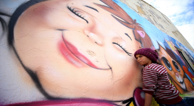 Çadır kentin çocukları hayallerini duvarlara grafitiyle yansıtıyor