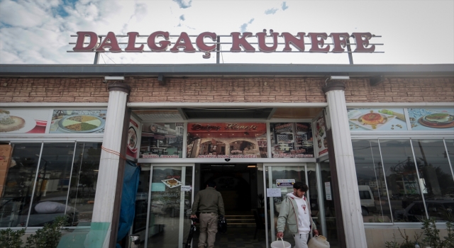 Depremler, tescilli Antakya künefesinin yapıldığı meydanı da yok etti