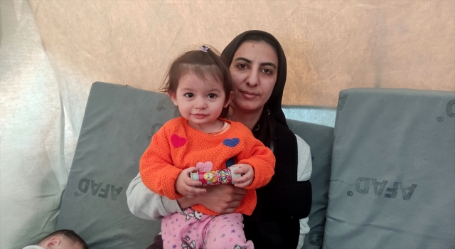 Ebrar Sitesi’nde düşen pencerenin oluşturduğu yaşam alanı sayesinde enkazdan kurtuldular