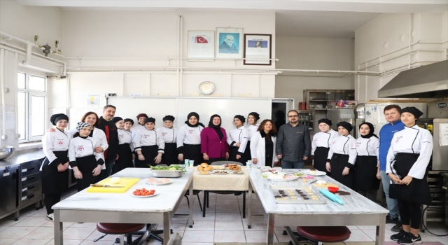 Isparta’da depremzede öğrenciler için ücretsiz yemek uygulaması