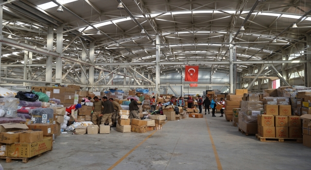 Hatay’da depremzedelere yaklaşık 5 bin 500 tır yardım ve 100 bin çadır ulaştırıldı