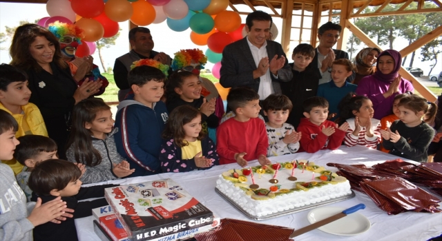 Mersin’de depremzede çocuklara doğum günü sürprizi yapıldı