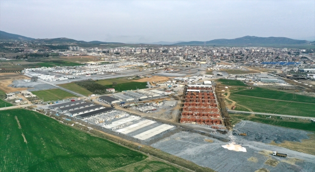 Nurdağı’ndaki geçici barınma merkezinde hummalı çalışma