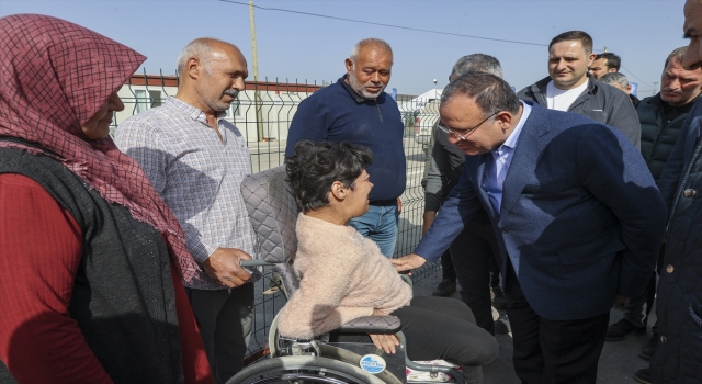 Adalet Bakanı Bozdağ’dan depremden etkilenen Gaziantep’in Nurdağı ilçesine ziyaret