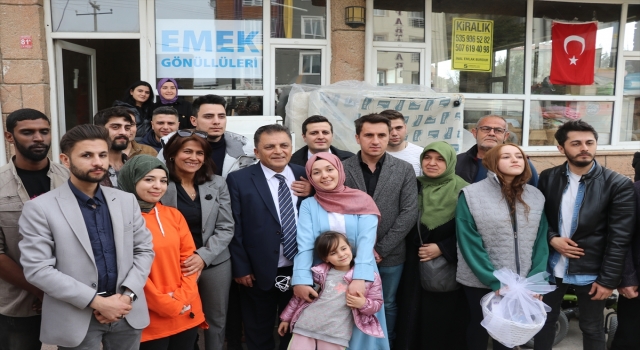 Burdur’da bir mahallede yaşayan gönüllüler 25 afetzede aileyi misafir ediyor